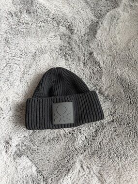 United Colors Of Benetton Black Ribbed Knit Beanie with Logo Tag
